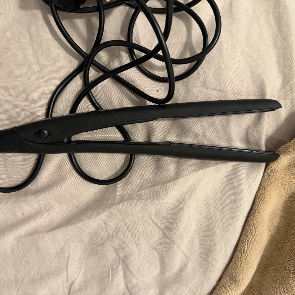 Bio Ionic straightener